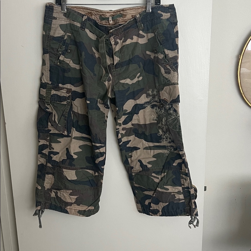 !it Jeans Green and Gray Patterned Shorts
